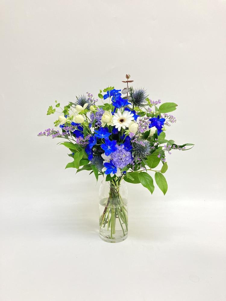 【誕生日ギフト】 フローリストにおまかせ 季節の花束 M - ブルー - - Image 36