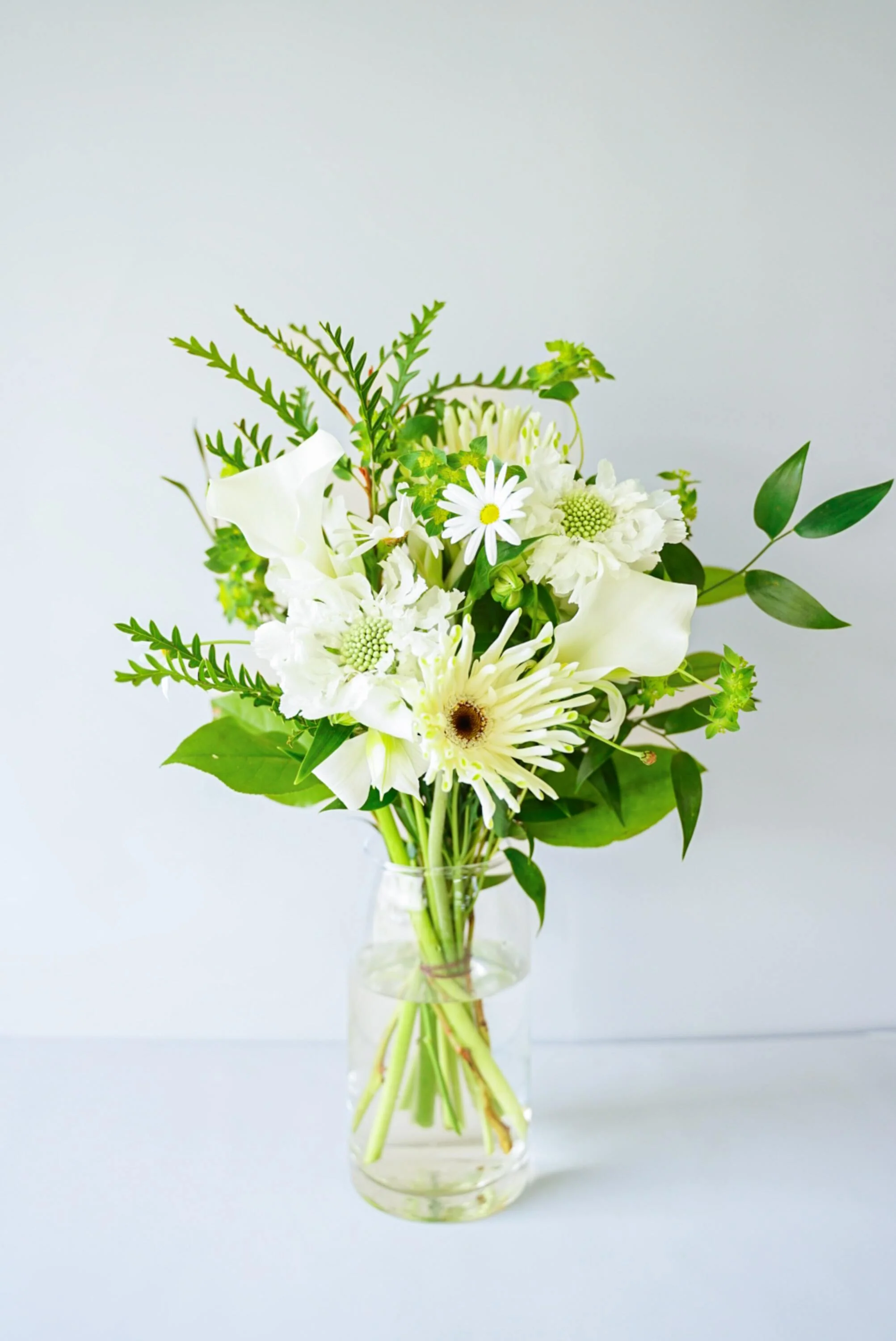フローリストにおまかせ 季節の花束 M - グリーン&ホワイト - - Image 27