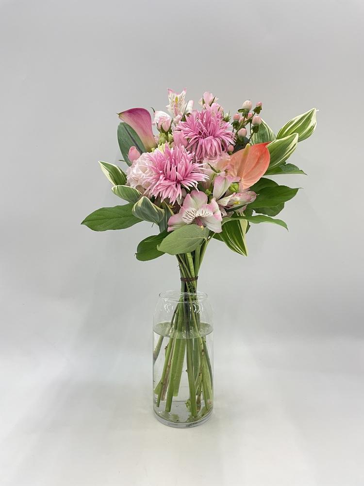 【誕生日ギフト】フローリストにおまかせ 季節の花束 M - ピンク - - Image 37