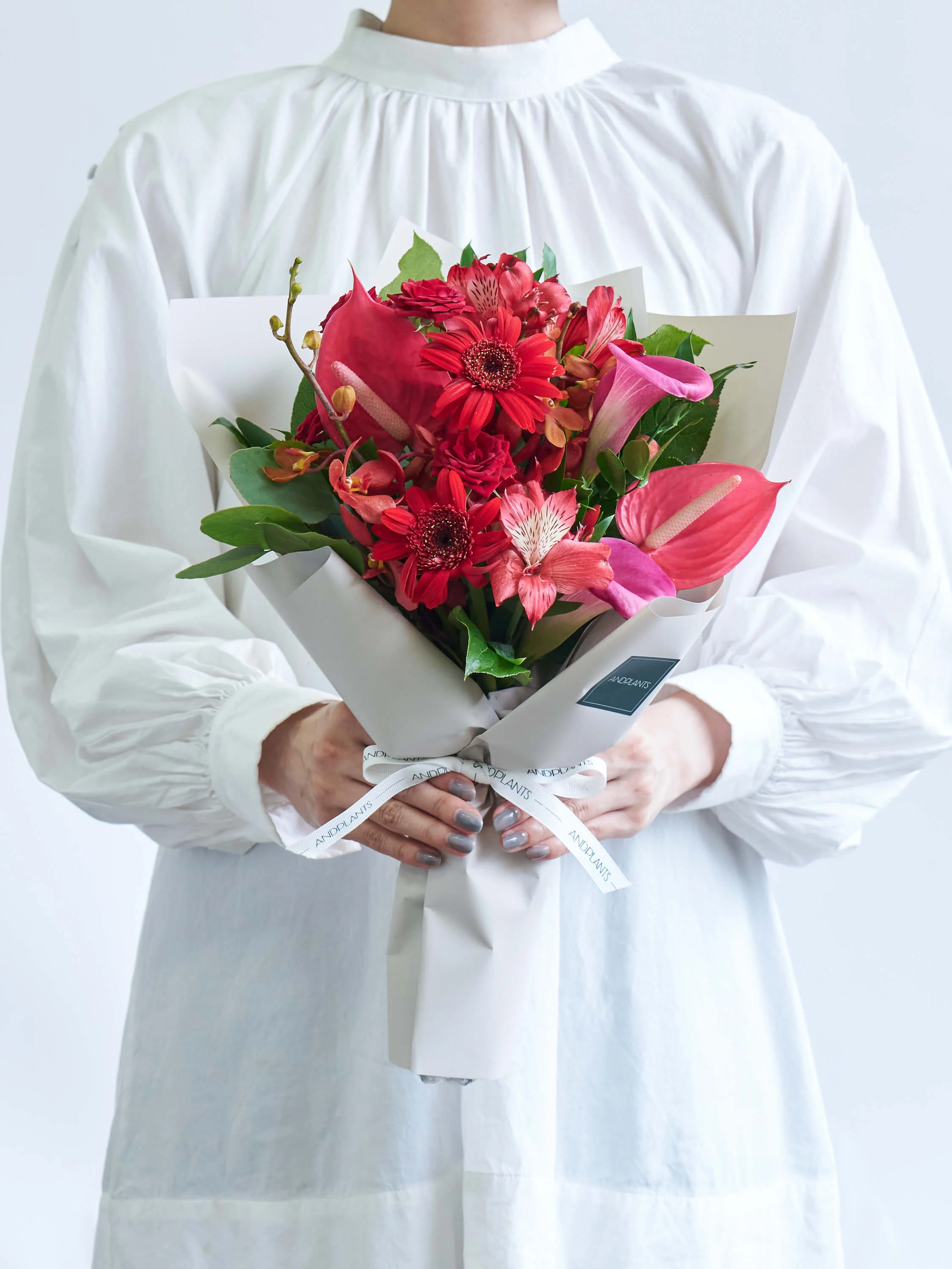 フローリストにおまかせ 季節の花束 M - レッド - - Image 10