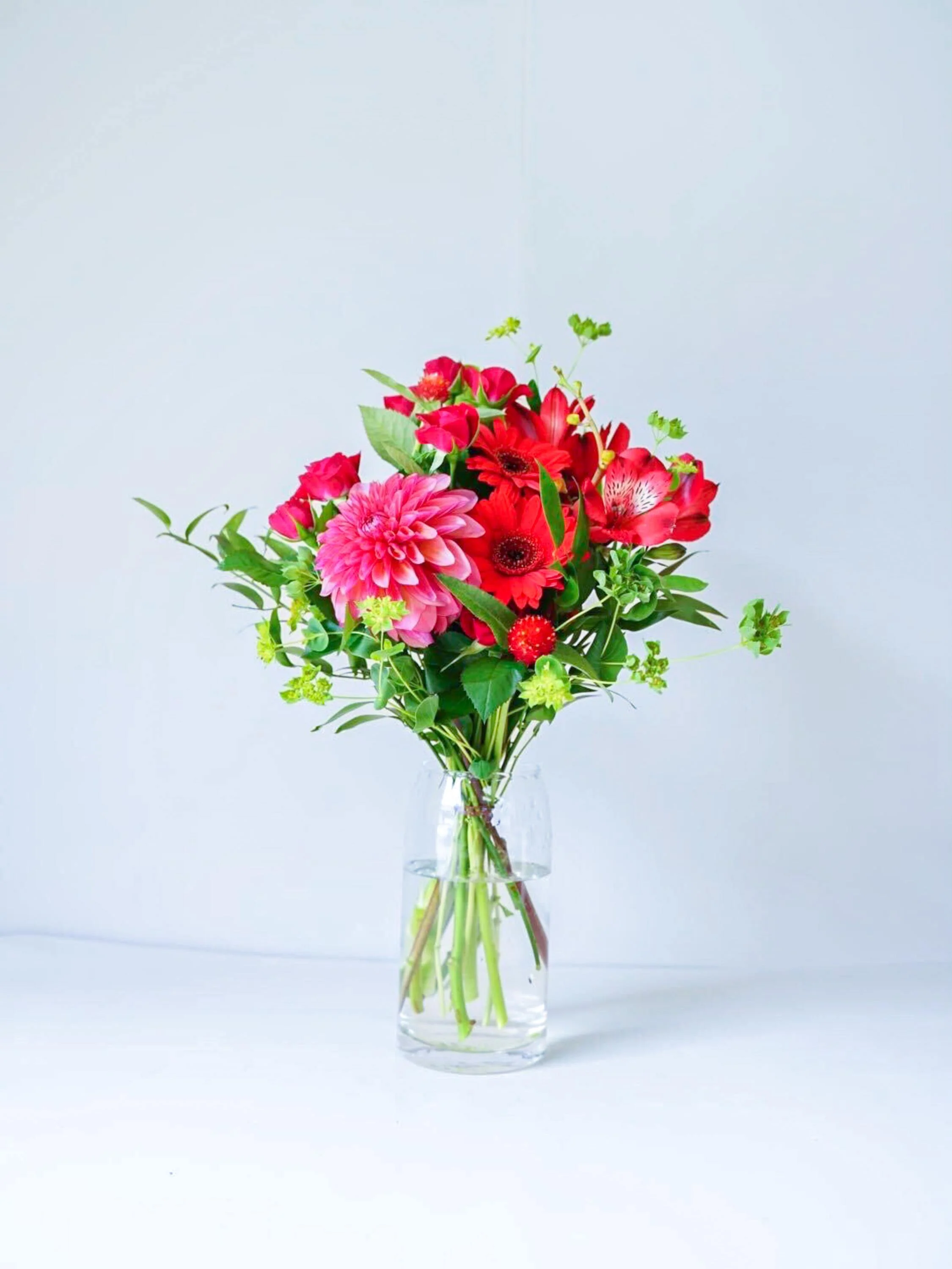 フローリストにおまかせ 季節の花束 M - レッド - - Image 14