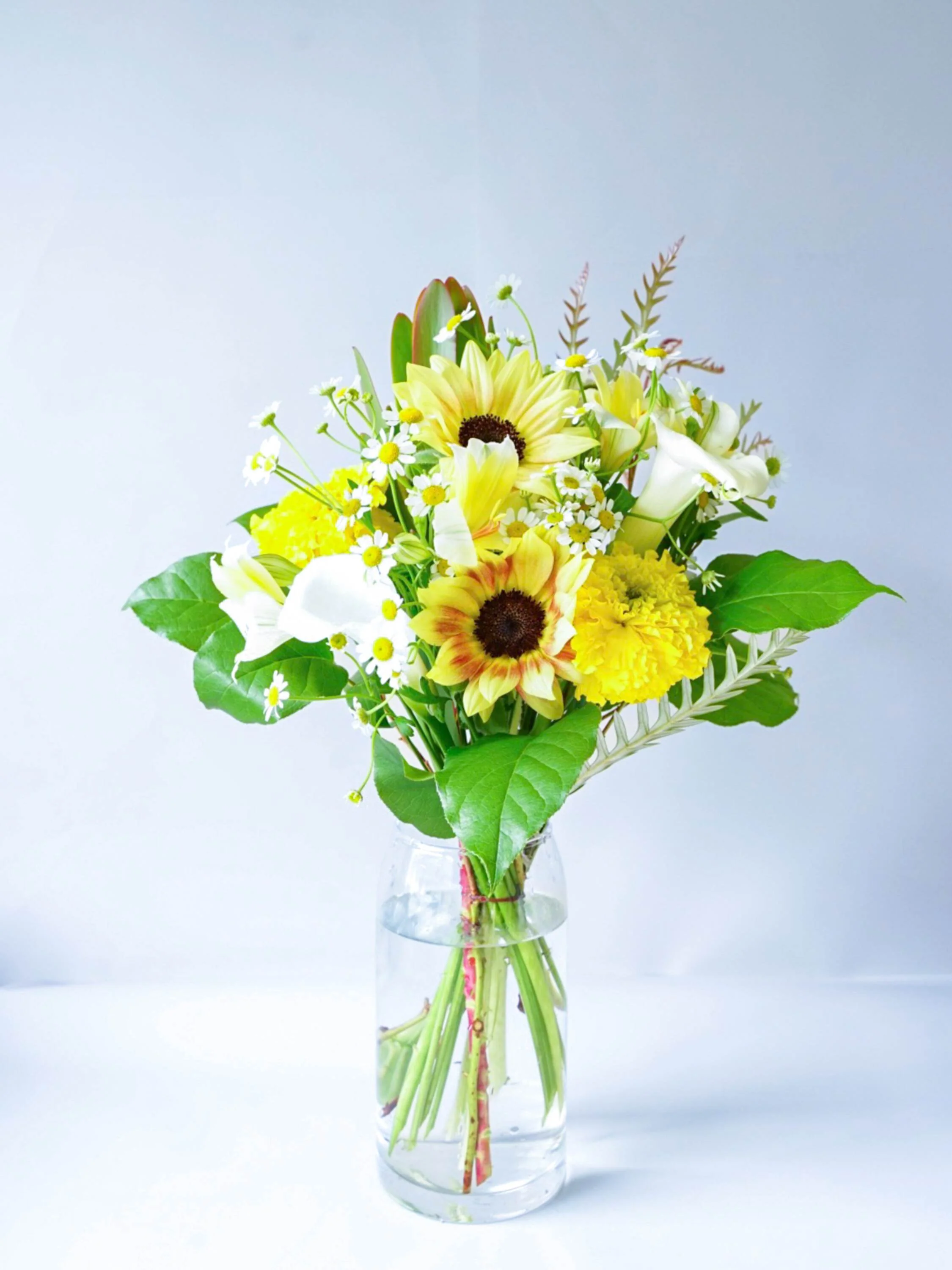 【誕生日ギフト】 フローリストにおまかせ 季節の花束 M - イエロー - - Image 37