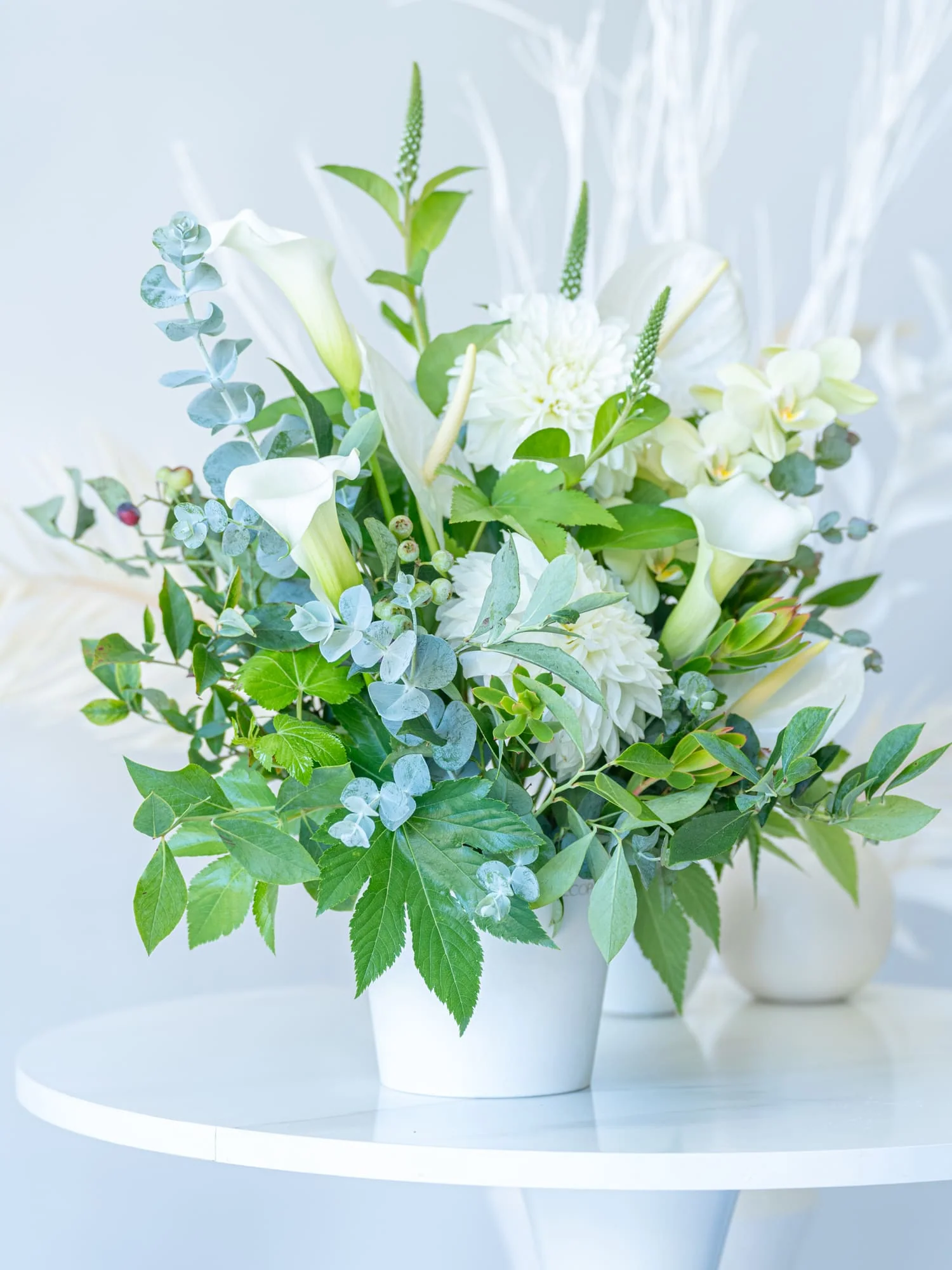 【誕生日ギフト】季節のおまかせ生花アレンジ L - グリーン&ホワイト - - Image 4